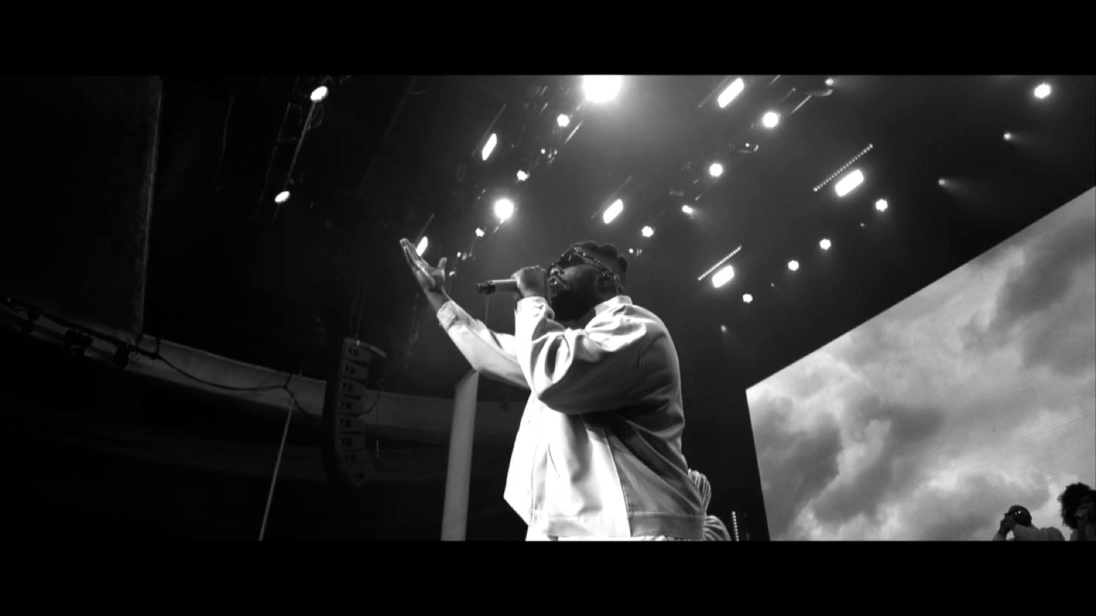 Independent artists, biggest stages